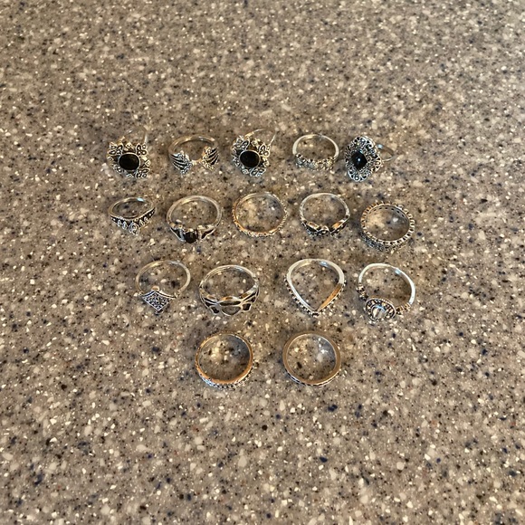 Jewelry - 16 Pc Vintage Stackable Ring Set